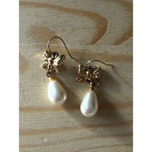 Elegant Pearl Teardrop Dangle Earrings With Gold Bow Accent